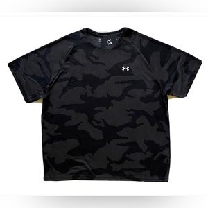 Boys Under Armour black t shirt medium